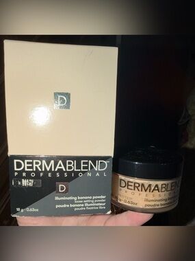 Dermablend Illuminating Banana Powder - New